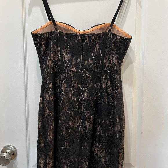 Lace Bustier Dress - Picture 6 of 7